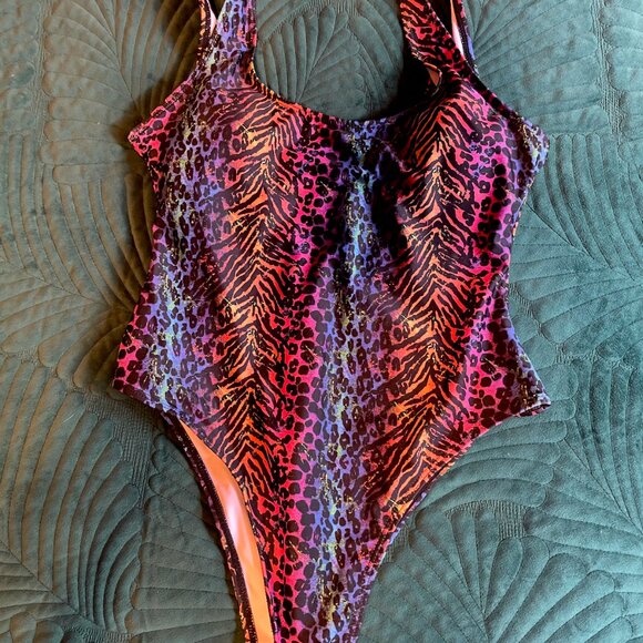 MIAIULIA Women's Retro 80s/90s Inspired High Cut Low Back Padding One Piece M - Picture 2 of 8